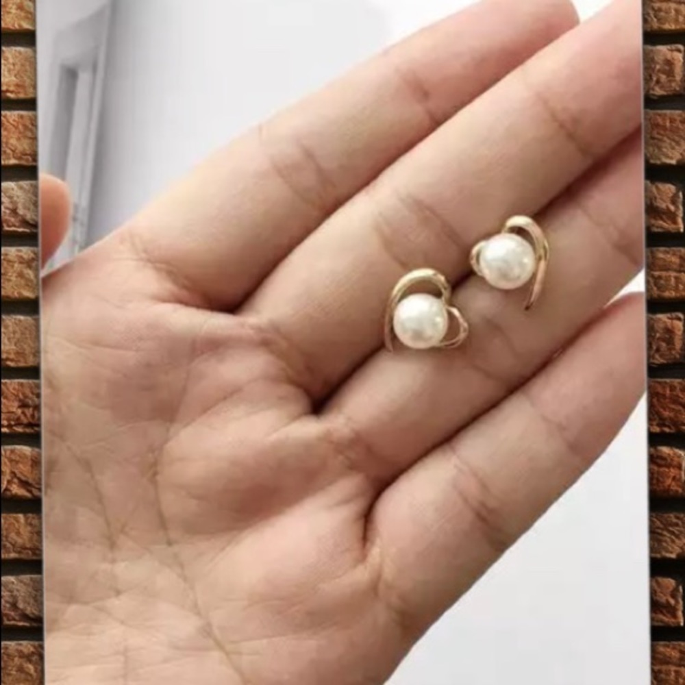 Gold Heart Pearl Earrings